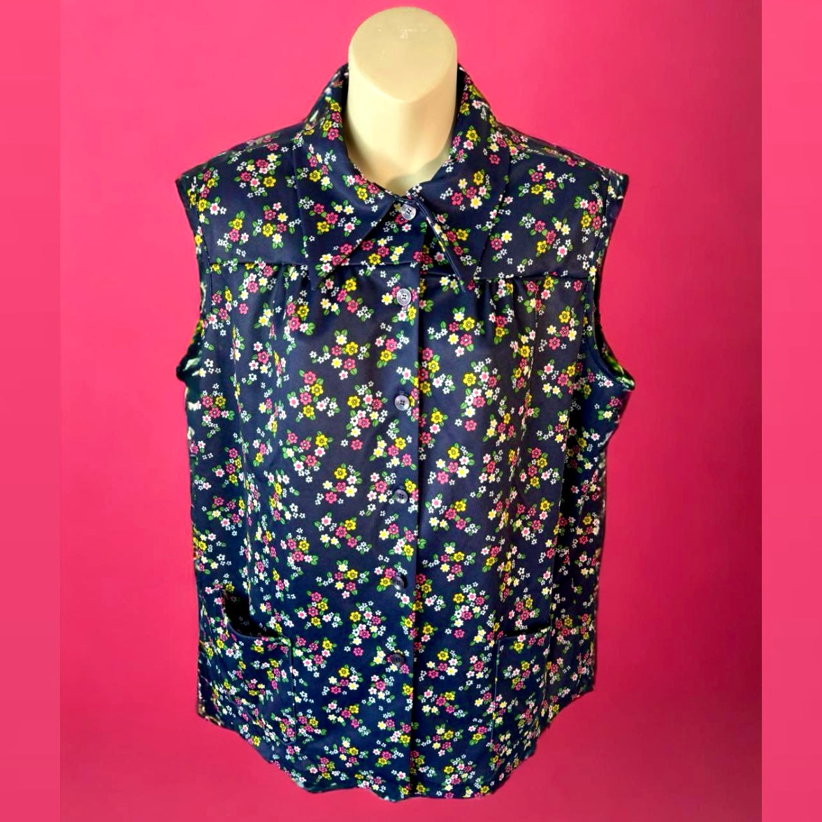 1970s Sleeveless Blouse with Pockets